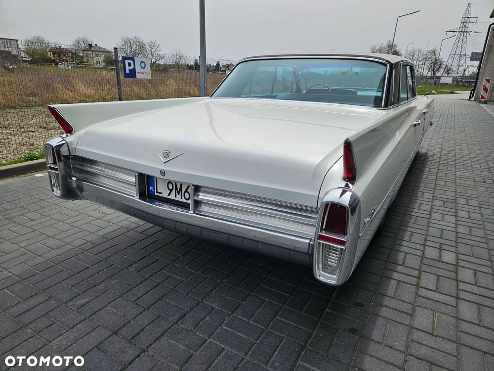 Cadillac Deville - 17