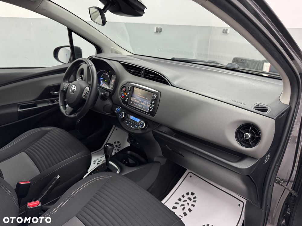 Toyota Yaris Hybrid 100 Business Edition - 27