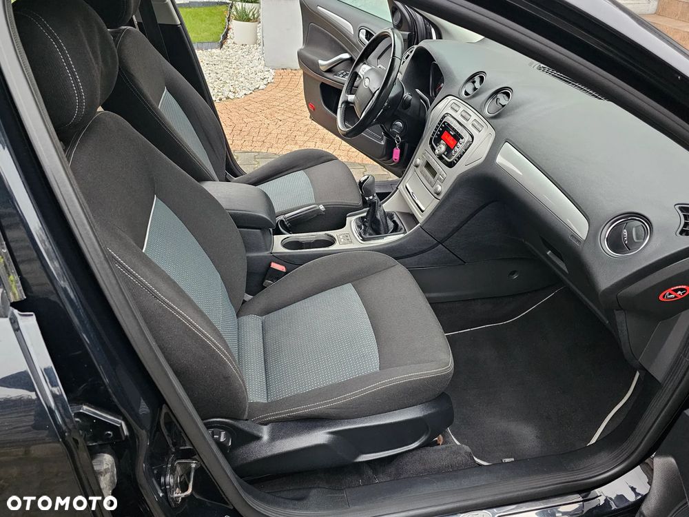 Ford Mondeo SW 2.0 Titanium - 13