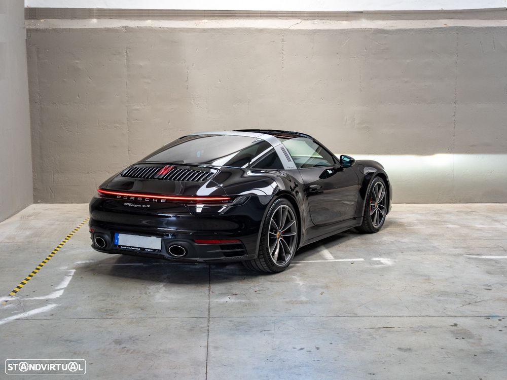 Porsche 911 (992) - 8