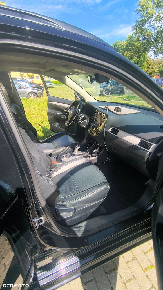 Mitsubishi Outlander Instyle NAVI + - 9