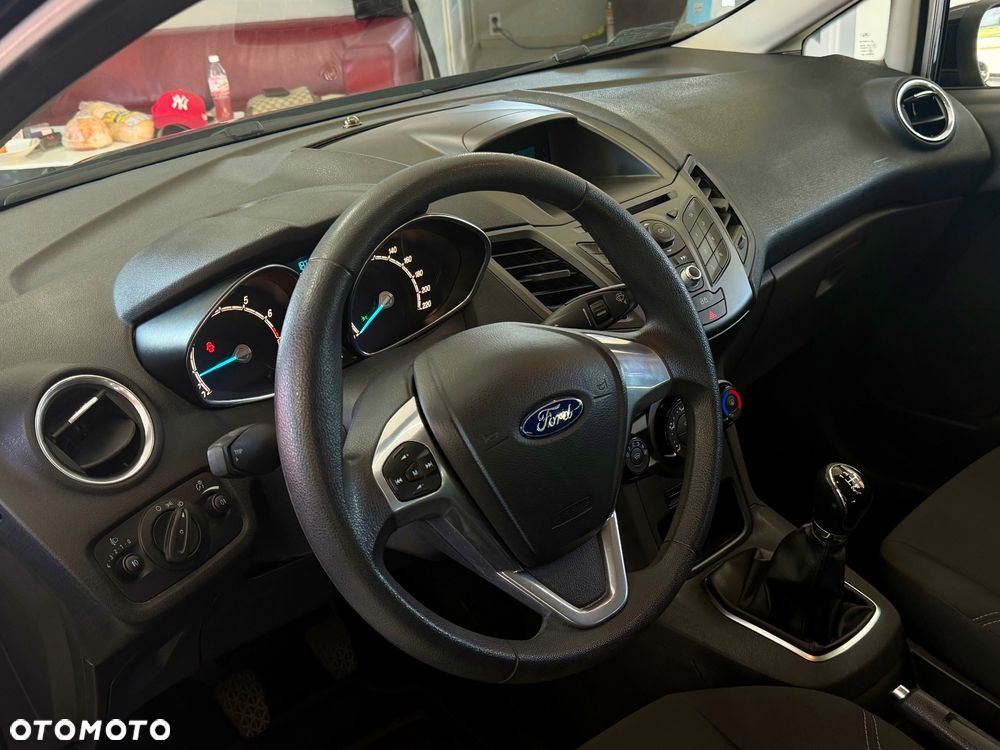 Ford Fiesta - 38