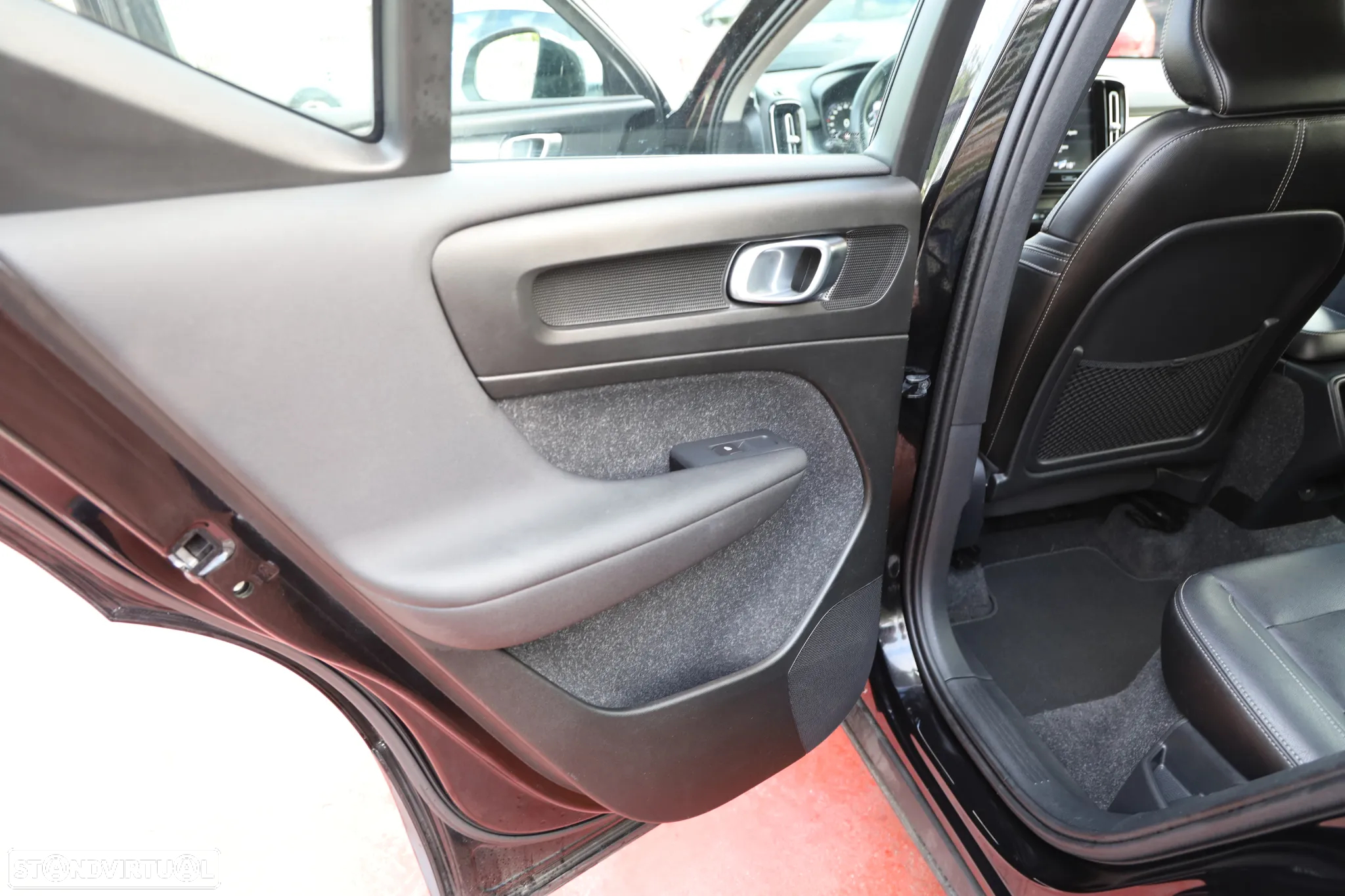 Volvo XC 40 2.0 D3 Momentum Plus - 13