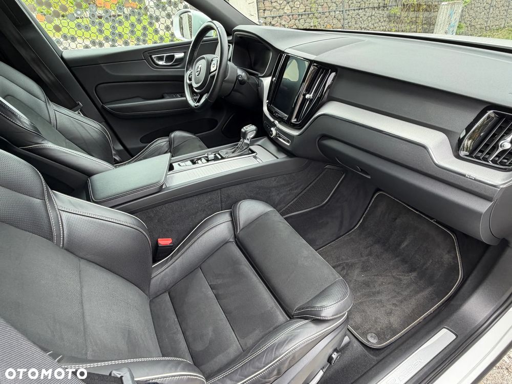 Volvo XC 60 D4 R-Design - 27