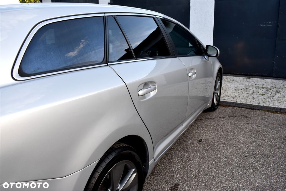 Toyota Avensis 1.8 Sol NAVI - 11