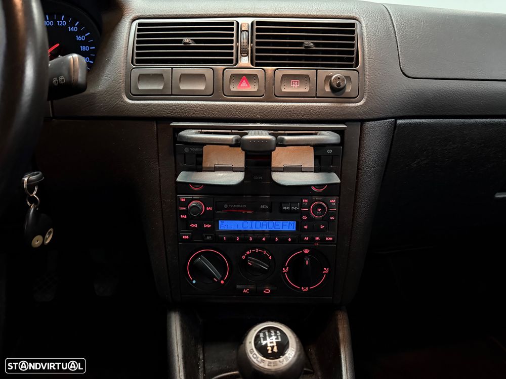 VW Golf 1.4i 25 Anos - 19