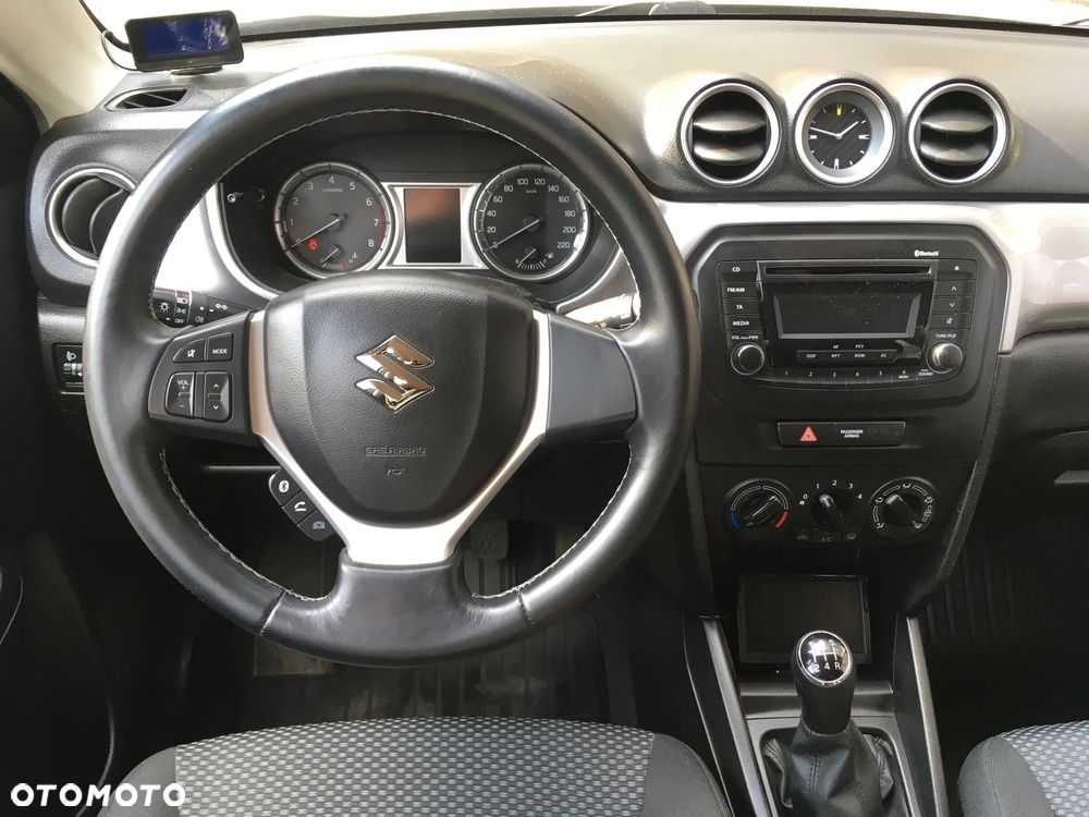 Suzuki Vitara 1.6 Comfort 2WD - 16