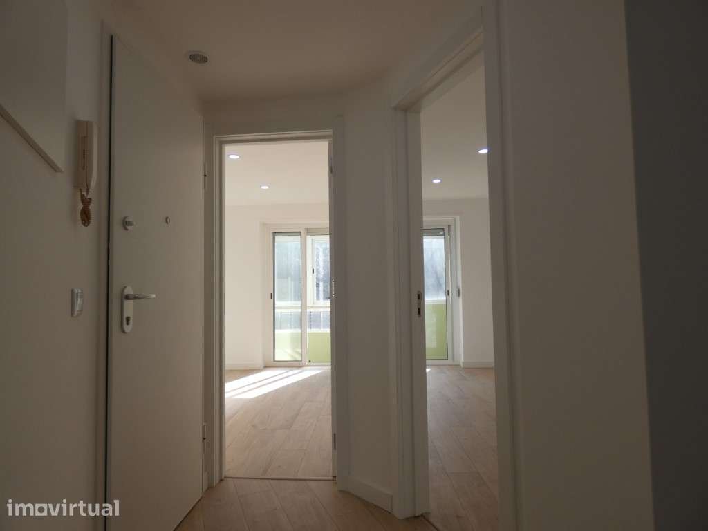 Apartamento T3, Av. General Humberto Delgado, junto estação. - Grande imagem: 4/47