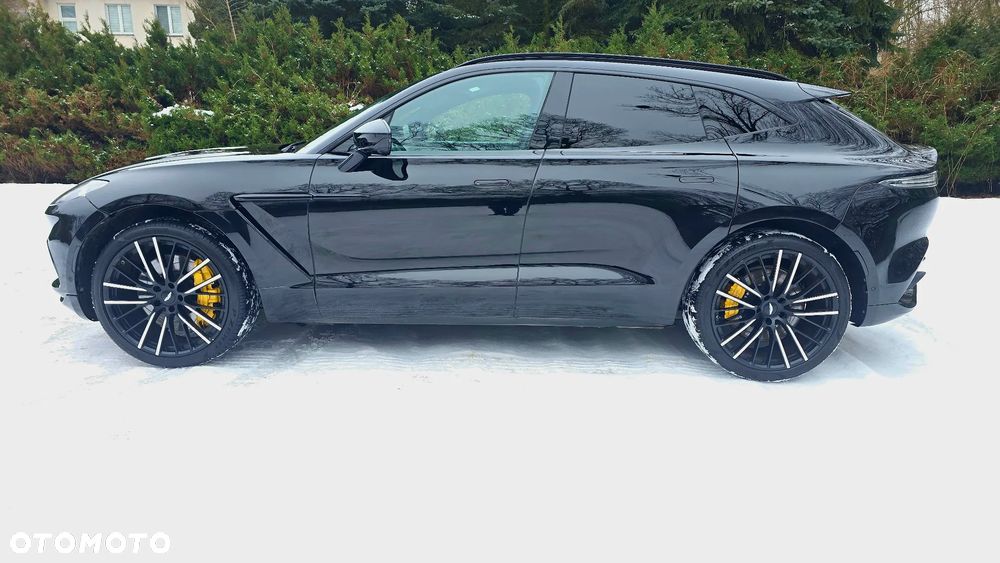 Aston Martin DBX - 5