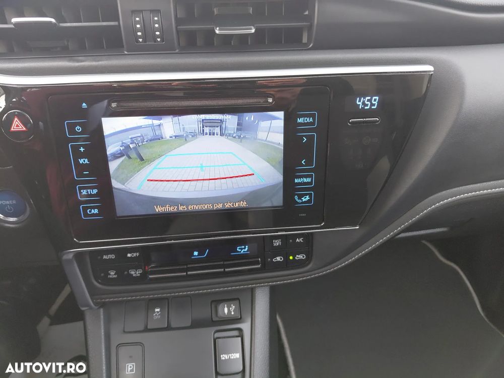 Toyota Auris 1.8 VVT-i Automatik Design Edition - 27