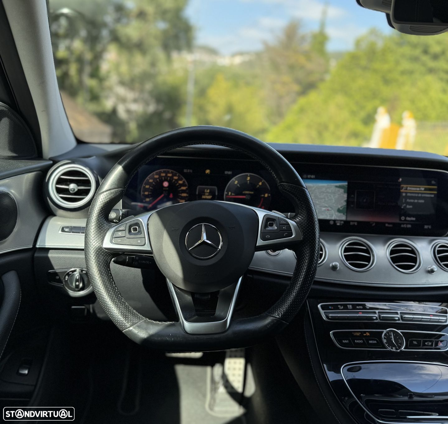 Mercedes-Benz E 220 d Exclusive Line - 12
