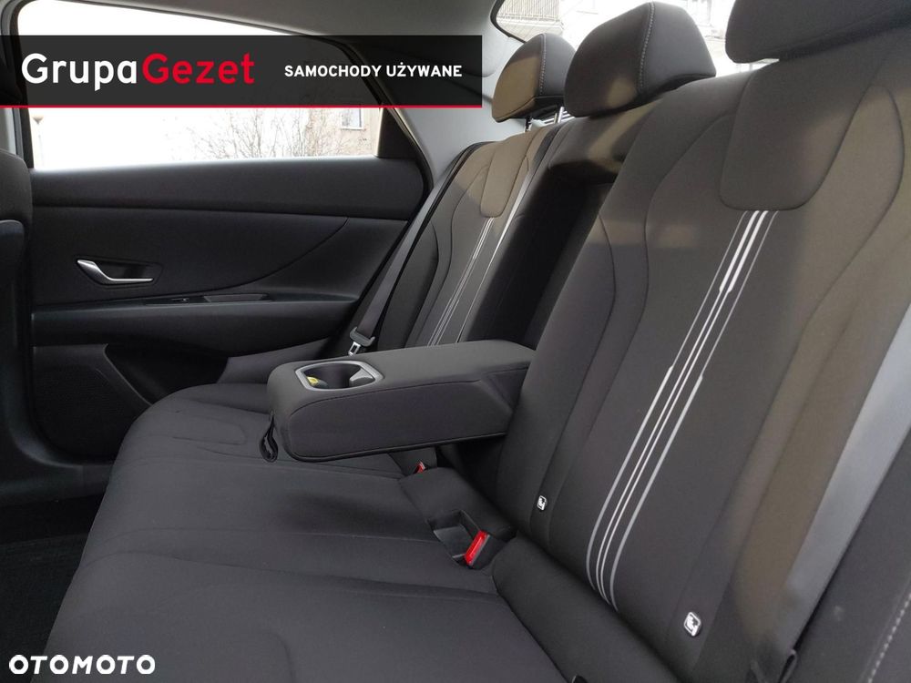 Hyundai Elantra - 18