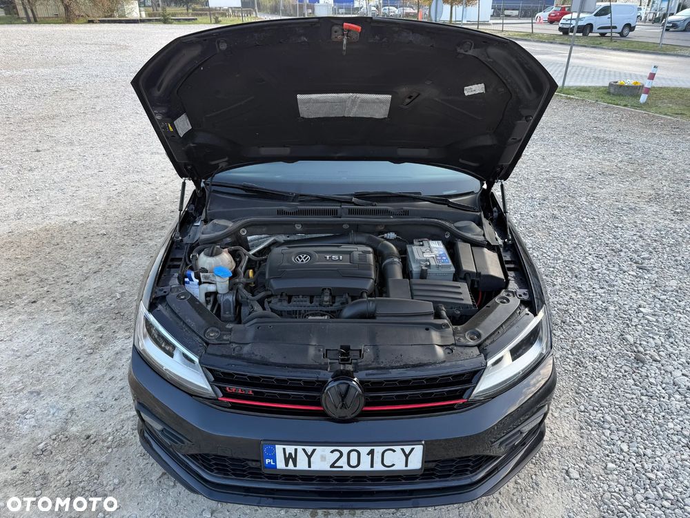 Volkswagen Jetta - 26