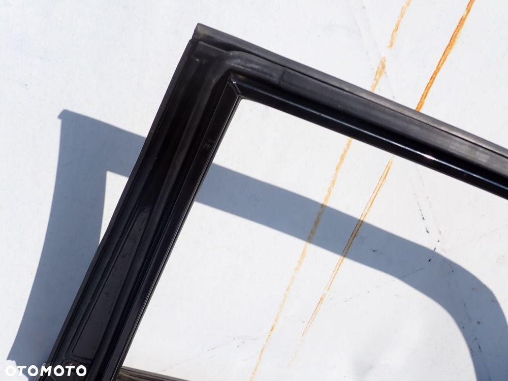 DRZWI PRAWY TYŁ KIA SPORTAGE 2.0 II LIFT KOL: 1K - 15