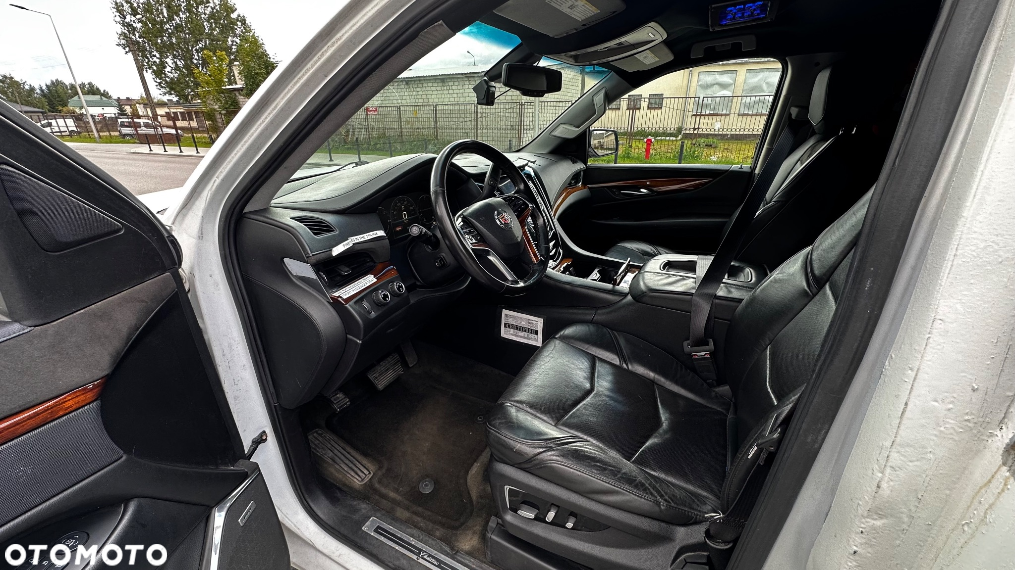 Cadillac Escalade 6.2 V8 ESV Platinum - 11