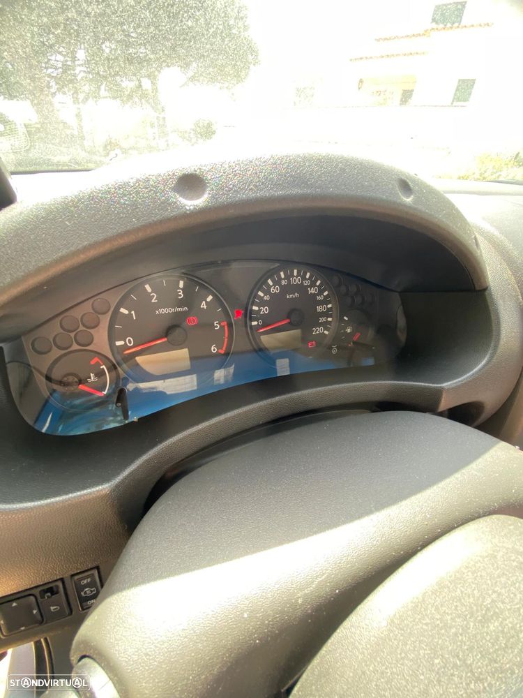 Nissan Pick Up 2.5 TD CD — fotografia 2