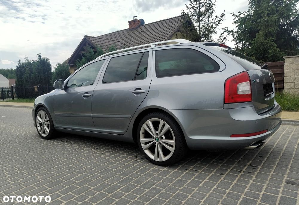 Skoda Octavia 2.0 TSI RS - 9