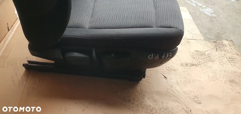 Fotel pasażera prawy przód przedni BMW I E81 - 4