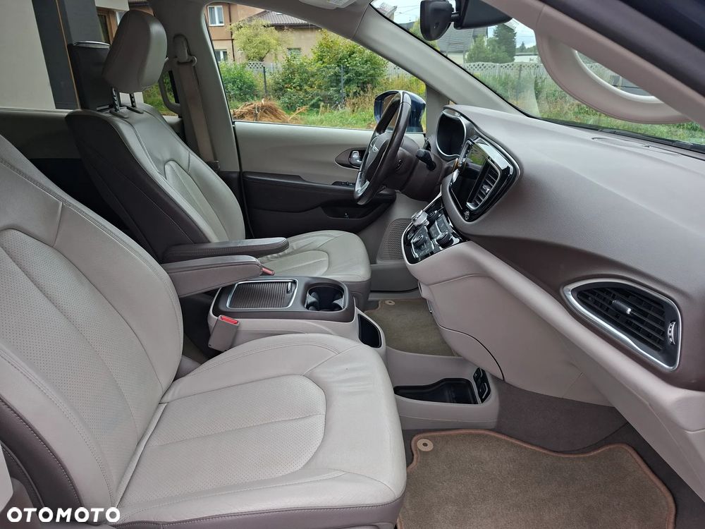 Chrysler Pacifica - 14