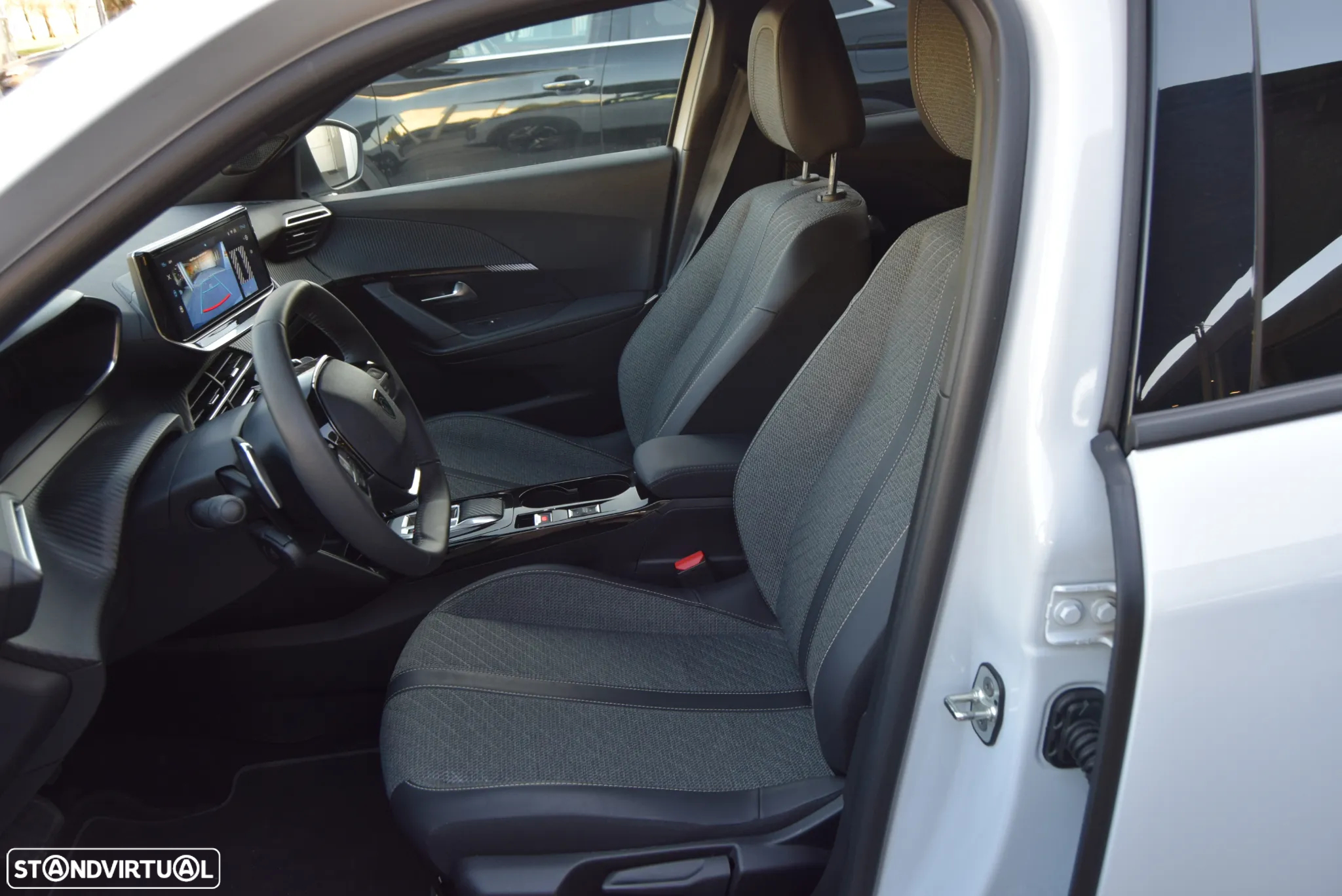 Peugeot 2008 1.2 PureTech Allure Pack EAT8 - 12