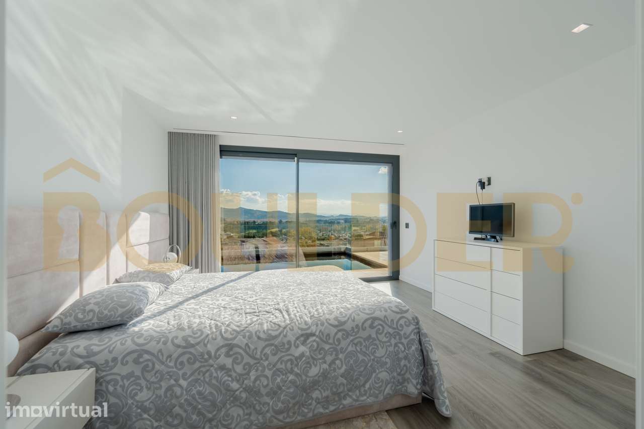 Moradia T3 de Luxo com Piscina Infinita - Grande imagem: 3/60