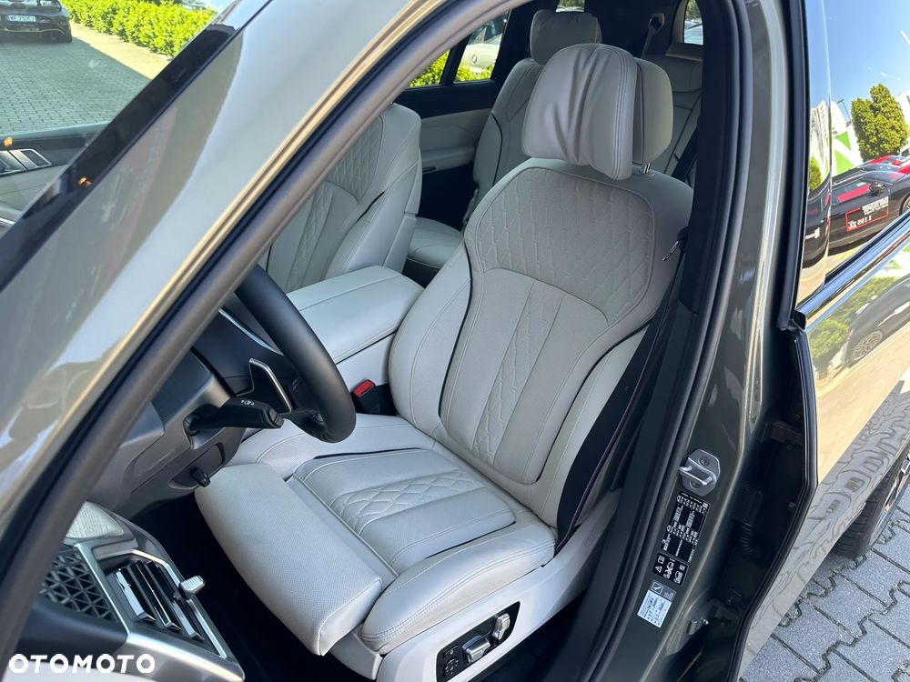 BMW X7 M60i xDrive mHEV sport - 14