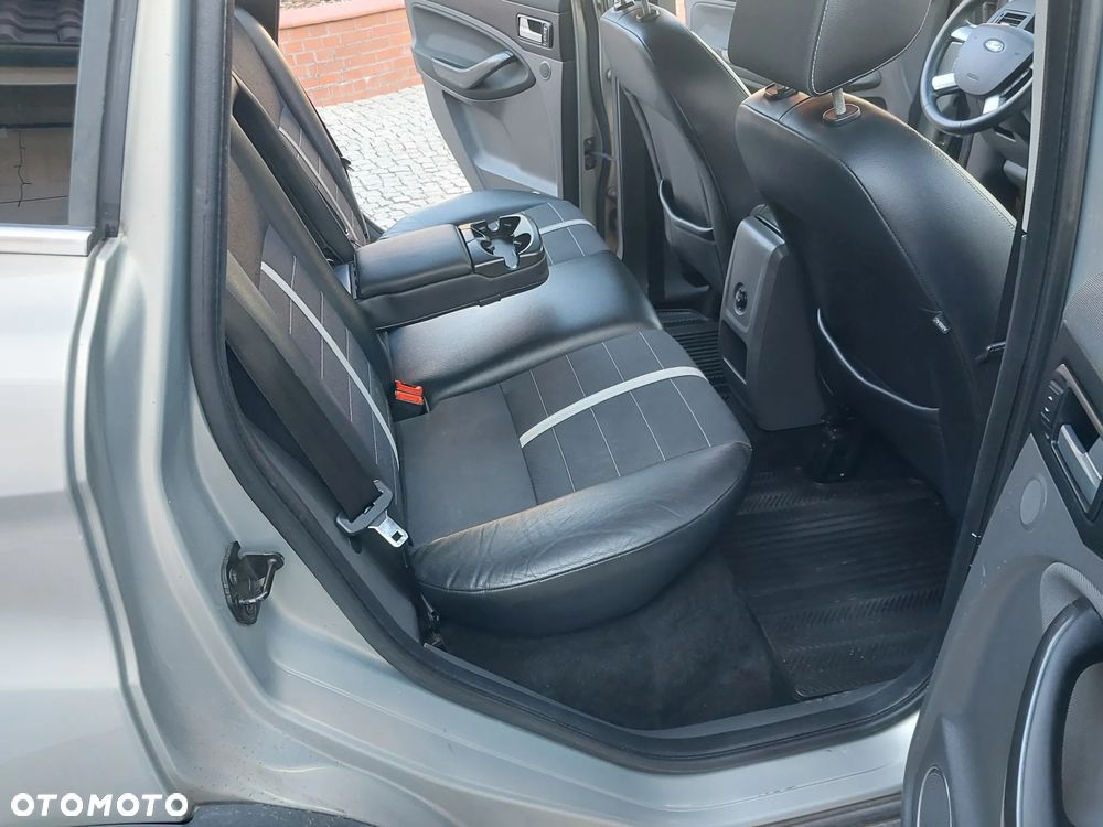 Ford Kuga 2.0 TDCi 2x4 Titanium - 18