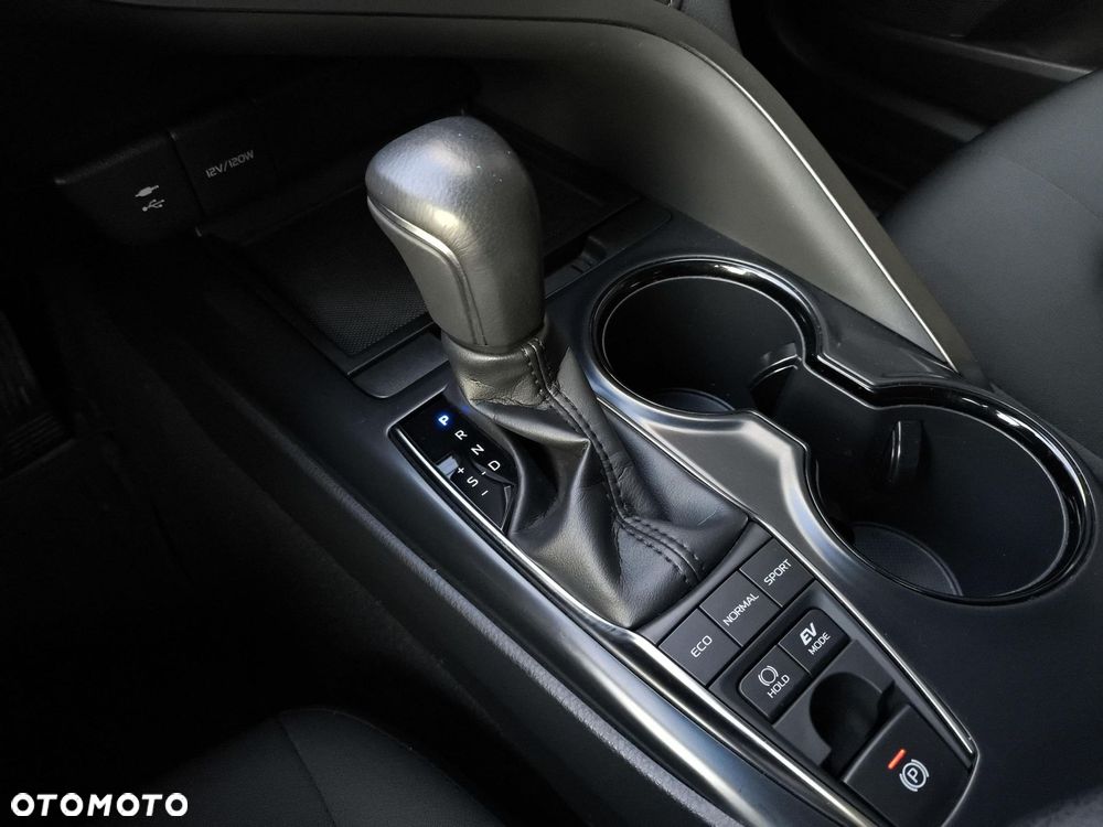 Toyota Camry 2.5 Hybrid Comfort CVT - 24