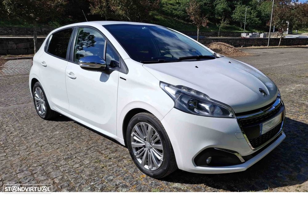 Peugeot 208 1.5 BlueHDi Signature - 1
