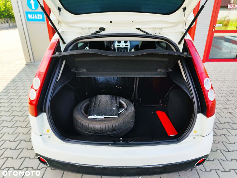Ford Fiesta 1.3 Ambiente - 31