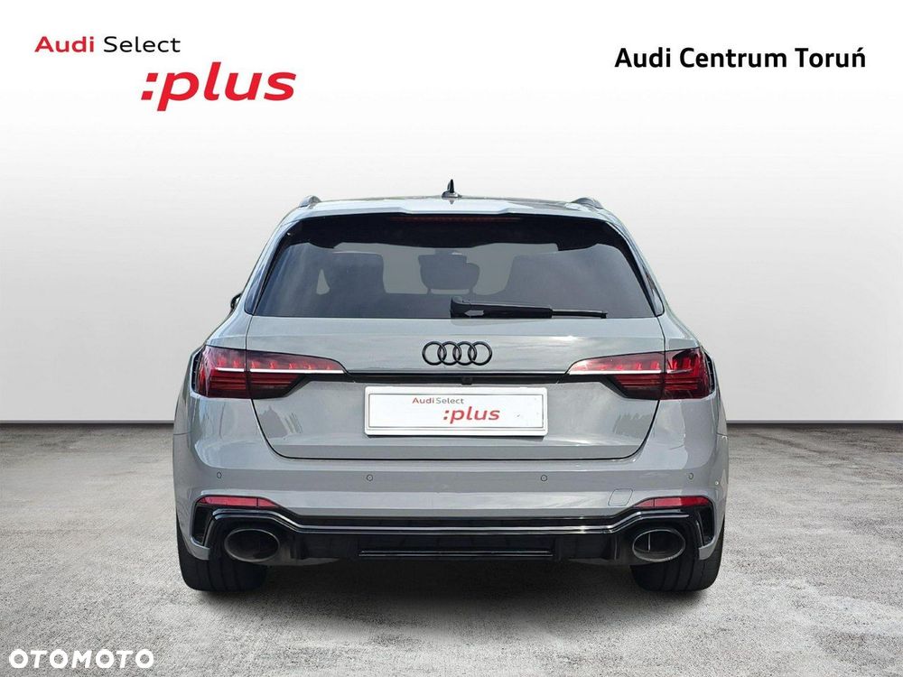 Audi RS4 Limousine - 4