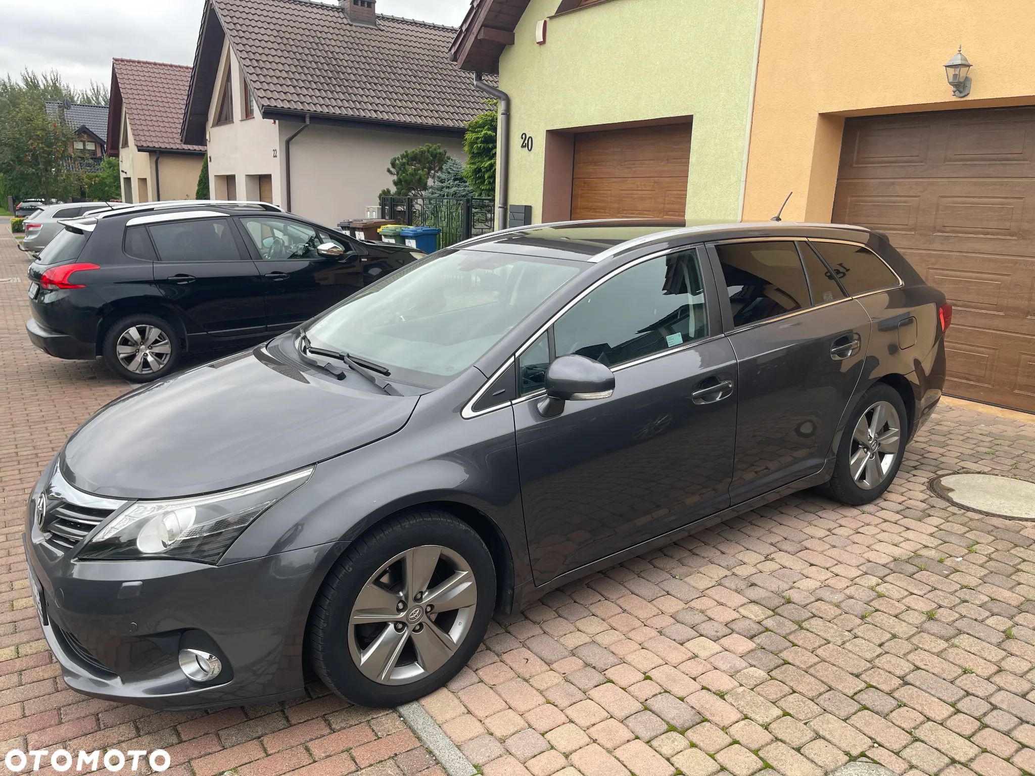 Toyota Avensis 2.0 D-4D Premium - 1