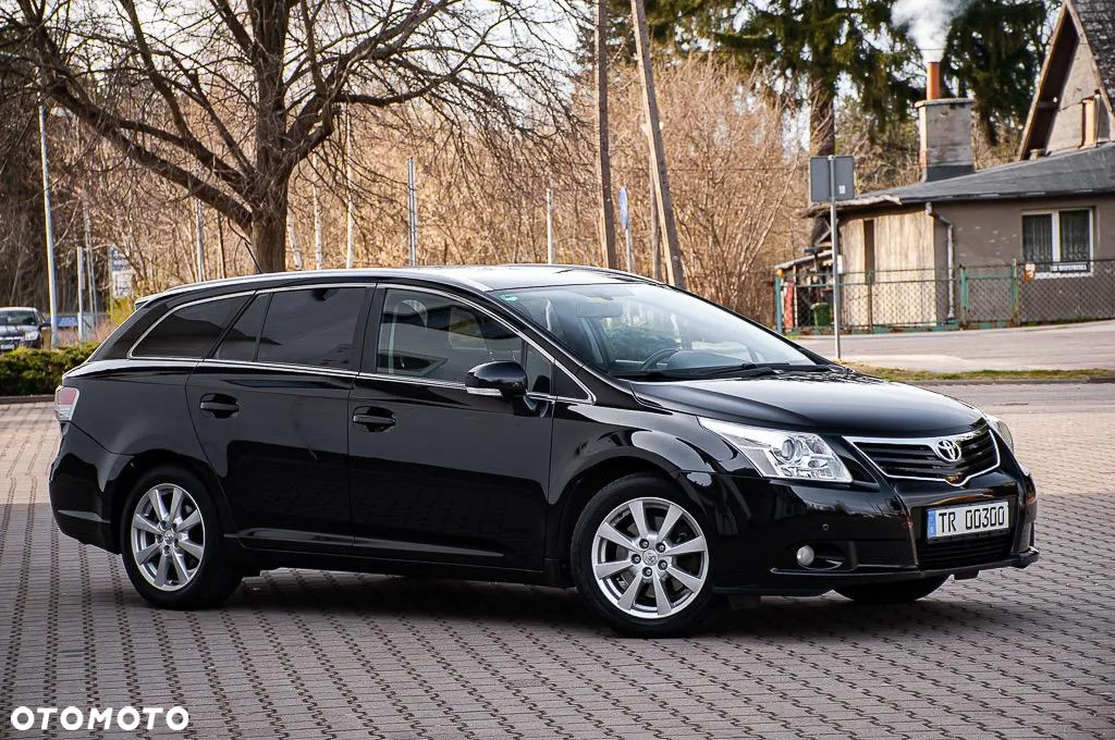 Toyota Avensis 2.2 D-4D X - 2