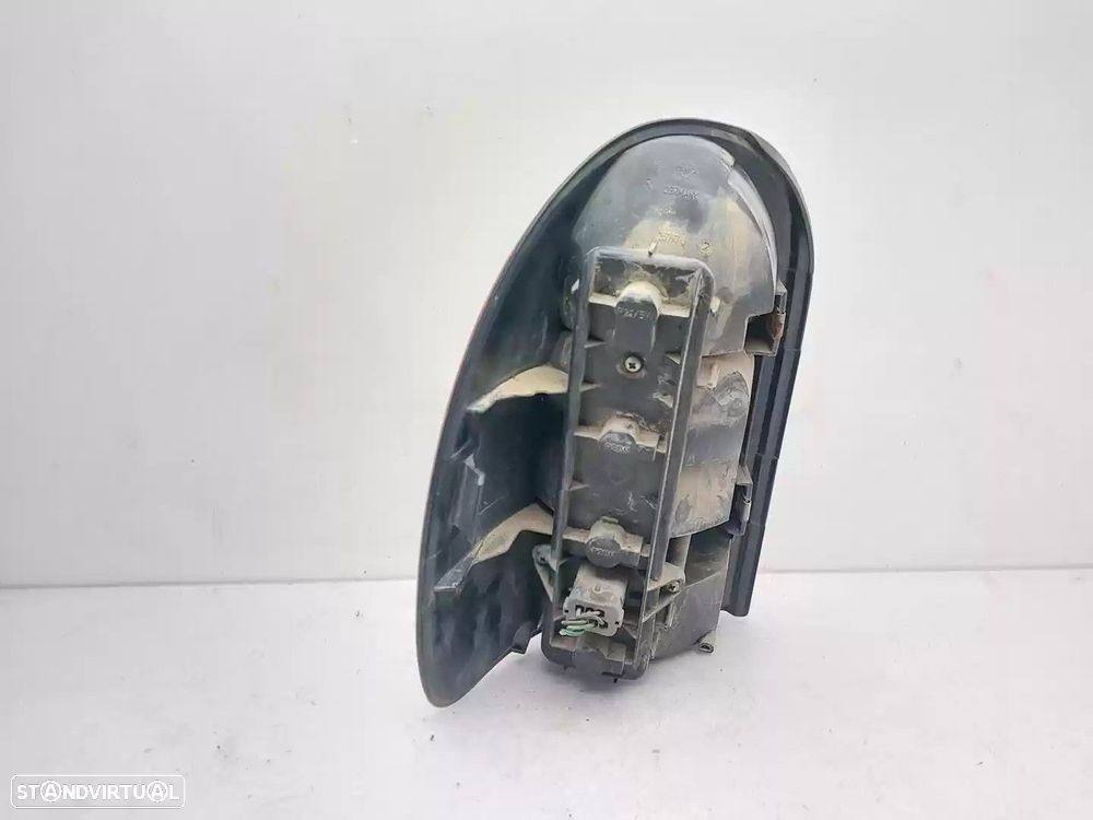 FAROLIM TRASEIRO DIREITO CHRYSLER VOYAGER / GRAND VOYAGER III 1999 -04576246 - 2