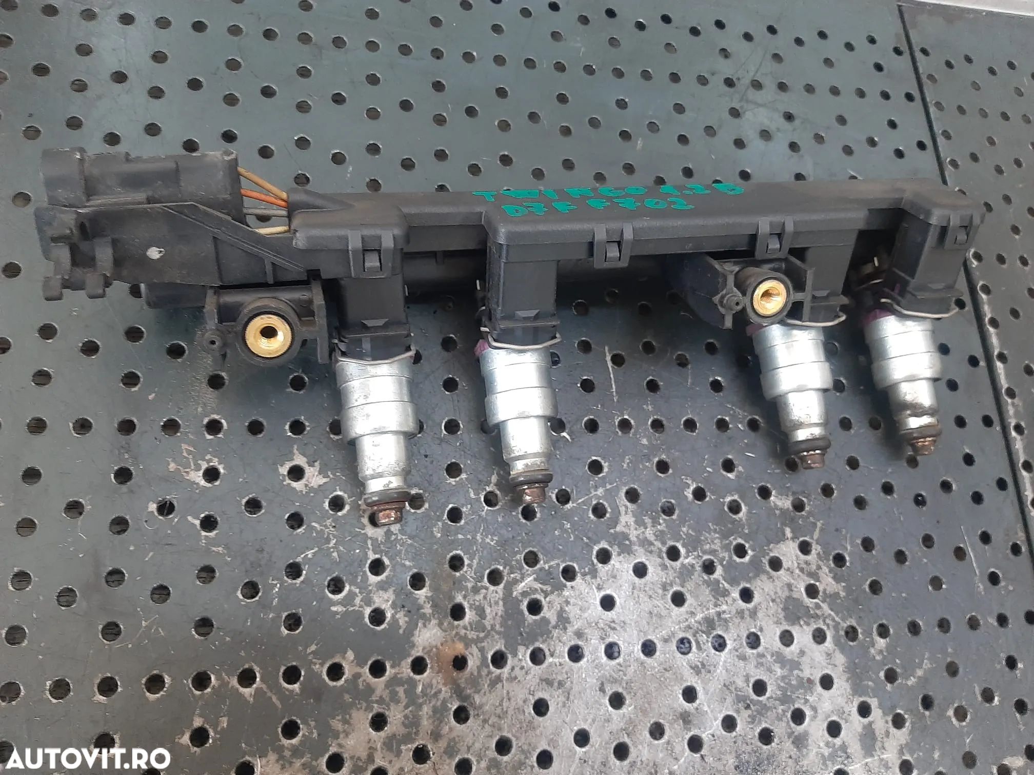 rampa cu injectoare 1.2 b d7ff702   renault twingo clio 1 clio 2  7700114546 - 1