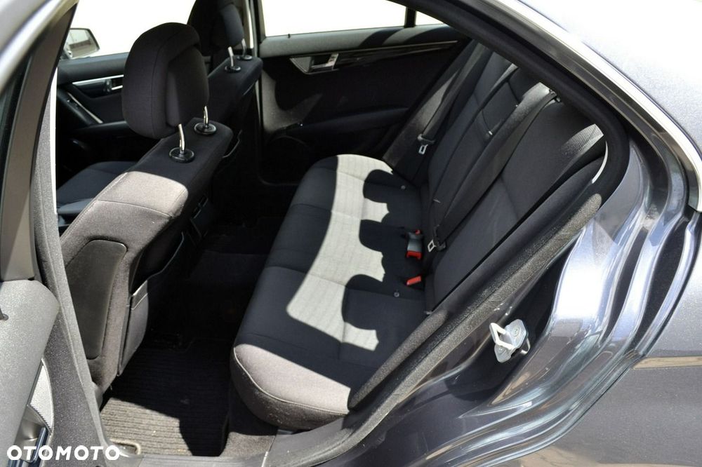 Mercedes-Benz Klasa C 180 BlueEFFICIENCY 7G-TRONIC Elegance - 26