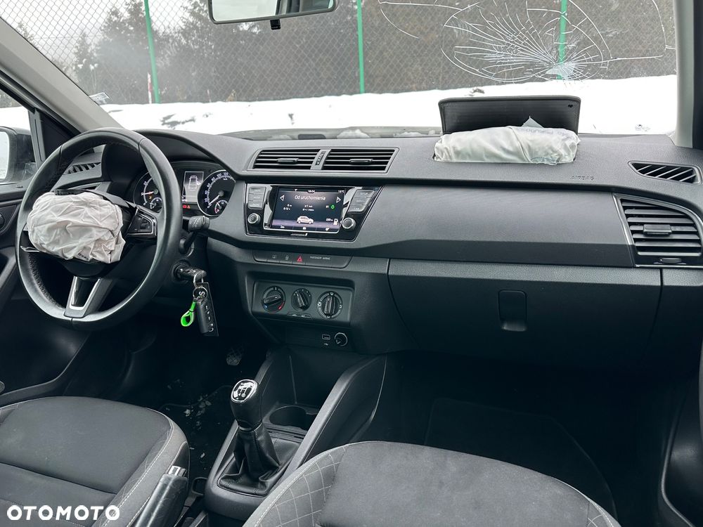 Skoda Fabia 1.0 Style Color - 25