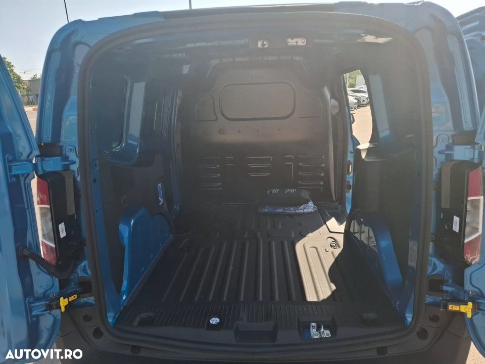 Ford Transit Courier - 10