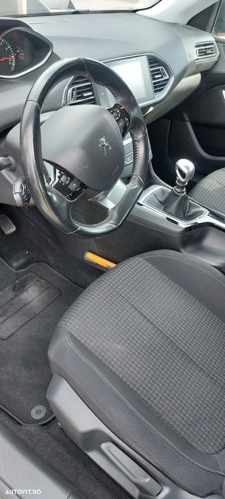 Peugeot 308 1.2 L PureTech Turbo Active - 5