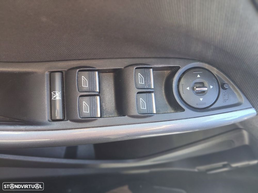 Ford Focus SW 1.6 TDCi Titanium - 24