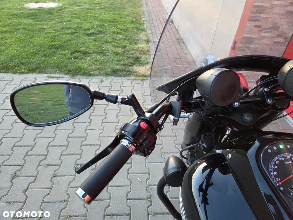 Suzuki Intruder - 12