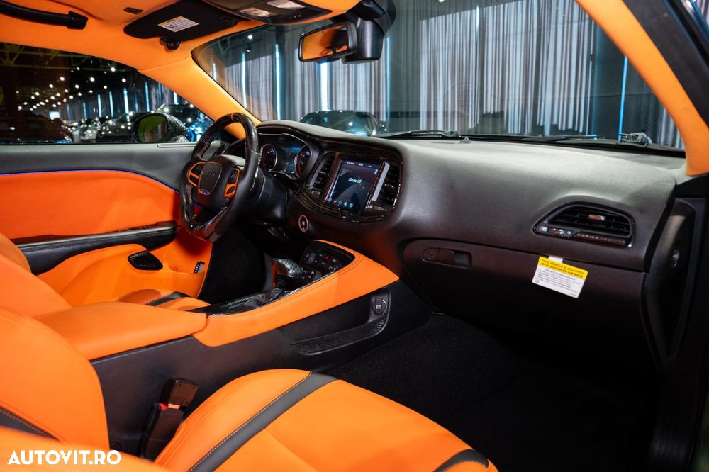 Dodge Challenger - 38