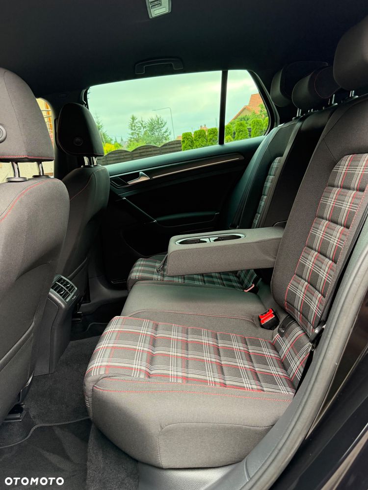 Volkswagen Golf GTI (BlueMotion Technology) DSG - 23