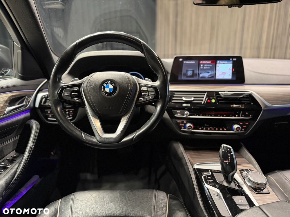 BMW Seria 5 520d Luxury Line - 9