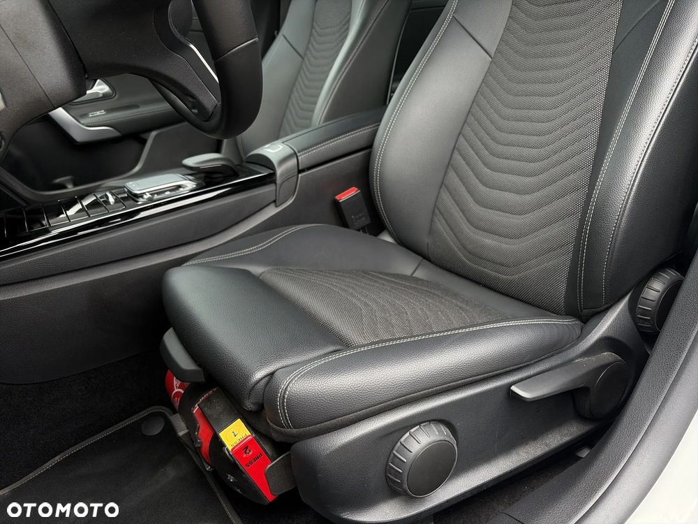 Mercedes-Benz CLA 200 Progressive 7G-DCT - 11