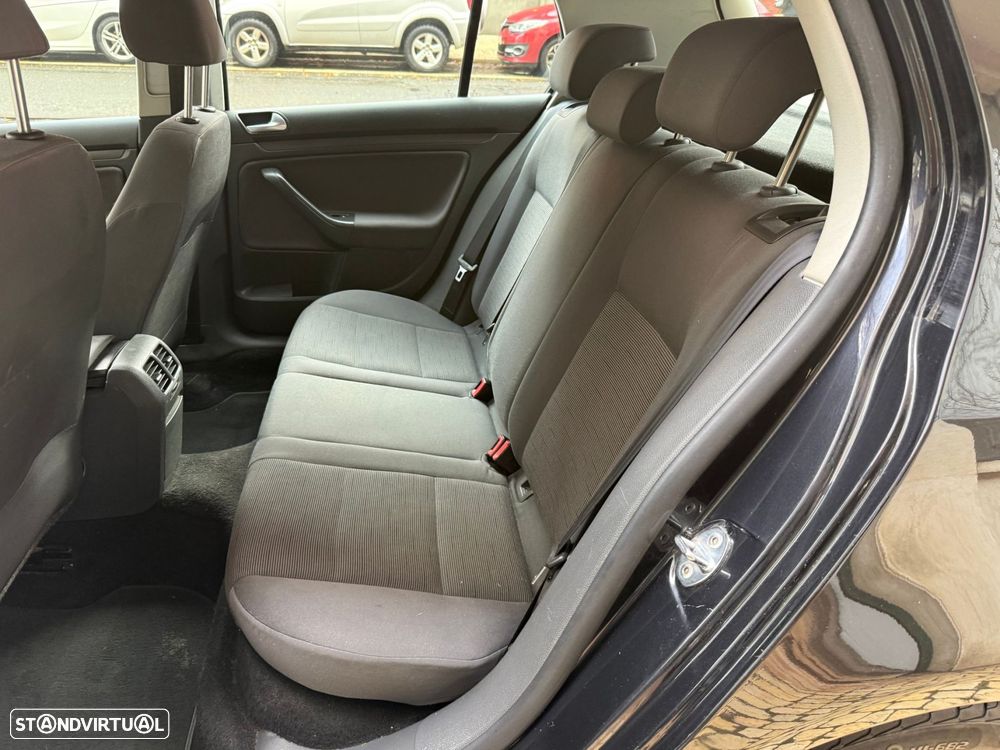 VW Golf 1.6 TDi Trendline BlueMotion - 9