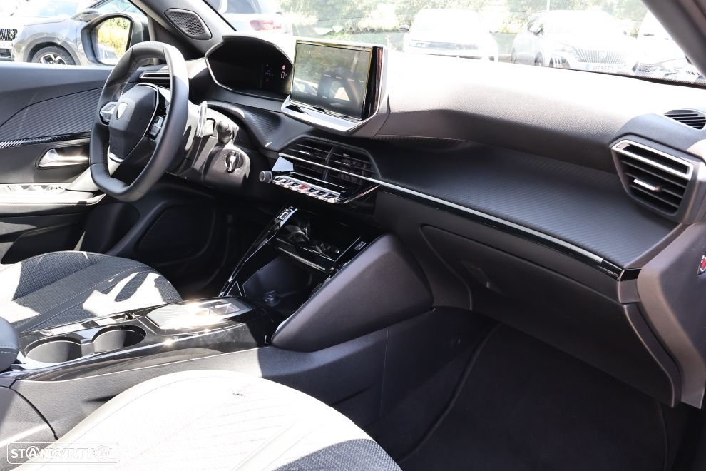 Peugeot 2008 1.2 Hybrid Allure e-DCS6 - 14