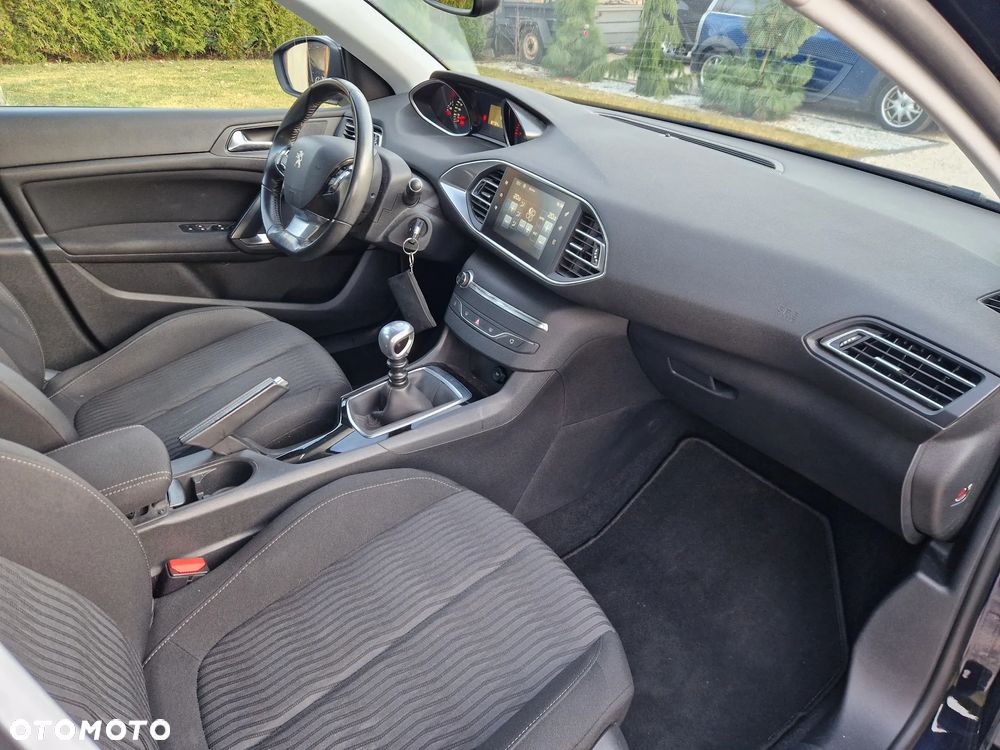 Peugeot 308 125 THP Active - 37