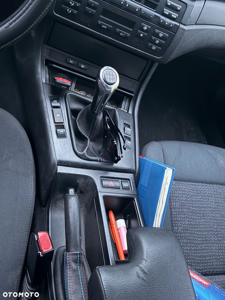 BMW Seria 3 318i - 9