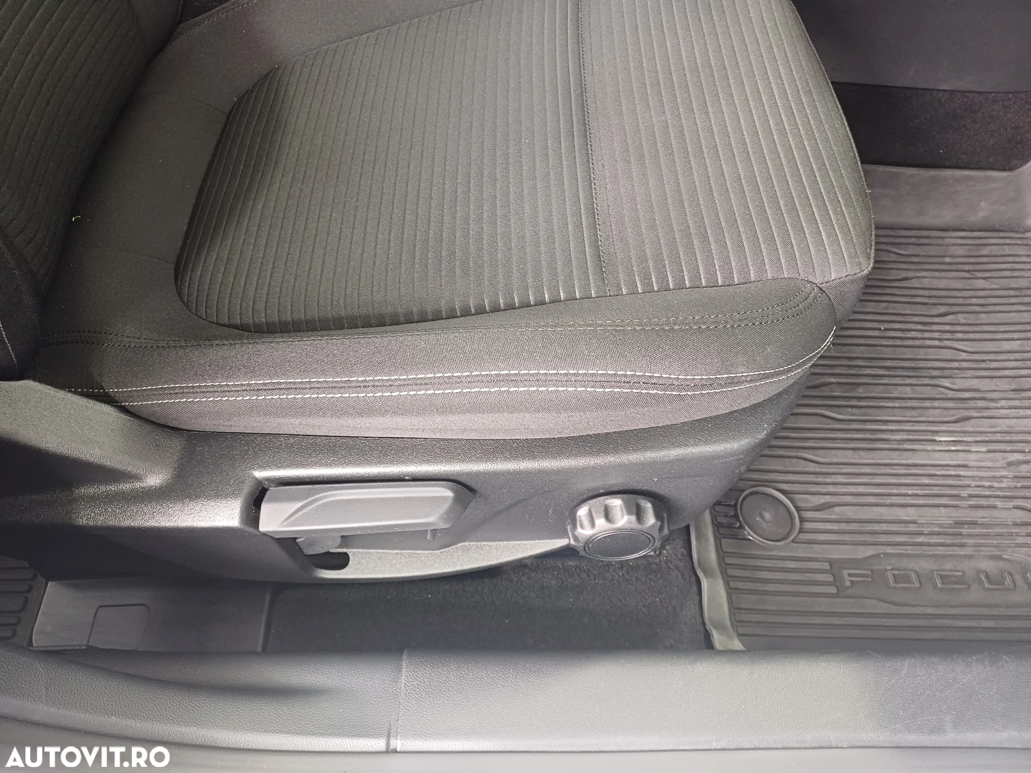 Ford Focus 1.0 EcoBoost Titanium Business - 28